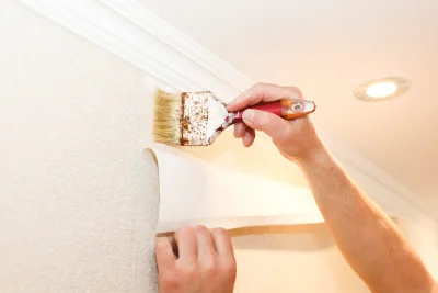 Pose de papier peint à Pendé — revêtements muraux et toiles de verre